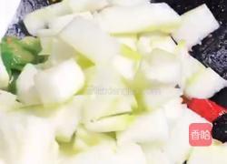 双椒爆冬瓜的做法图解6