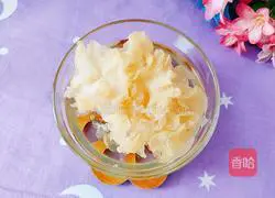 Illustration of how to make Tremella lily soup 3