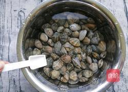 花蛤丝瓜汤的做法图解2