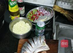 啤酒闷罗非的做法图解1