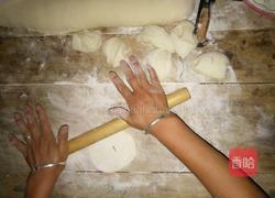 月牙包圆包的做法图解3