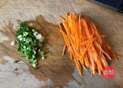 胡萝卜丝烧豆腐的做法图解3