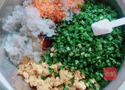 Illustration of how to make fried crystal buns 6