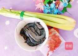 西芹炒虾仁的做法图解1