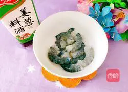 Illustration of how to make fried shrimps with celery 2