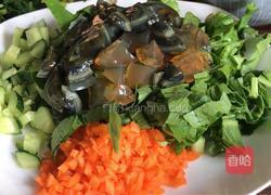 皮蛋蔬菜小米粥的做法图解3