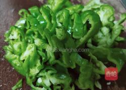 青椒茭白炒肉丝的做法图解2