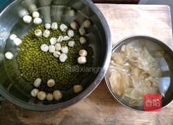 百合绿豆莲子汤的做法图解1