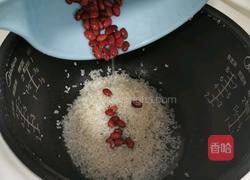 百合蓮子赤豆養(yǎng)顏粥的做法圖解4