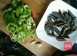 皮蛋炒辣椒的做法图解2