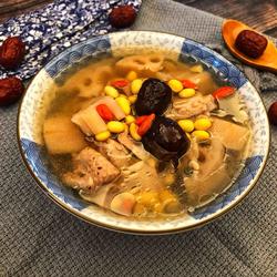 黄豆莲藕排骨汤的做法[图]