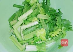 鸡杂炒芹菜的做法图解2