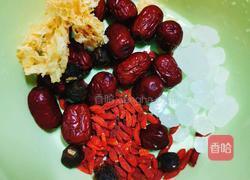 雪耳红枣枸杞糖水的做法图解1