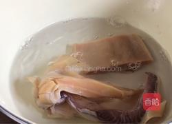 百合鱿鱼汤的做法图解3
