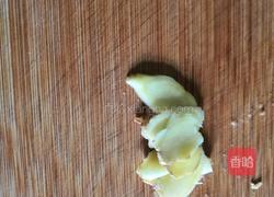 甜酸焖鸡的做法图解1