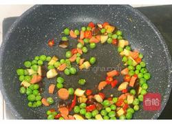 杂蔬酱油蛋炒饭的做法图解2