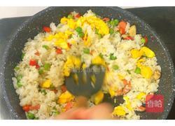 杂蔬酱油蛋炒饭的做法图解4