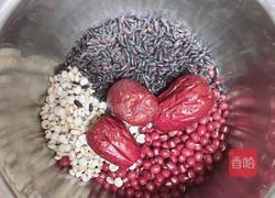 黑米薏米红豆豆浆 | 祛湿补血的做法图解1