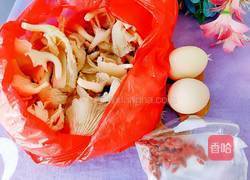 平菇鸡蛋汤的做法图解1