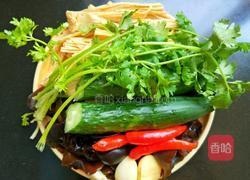 凉拌木耳腐竹黄瓜的做法图解3