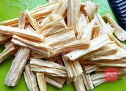 凉拌木耳腐竹黄瓜的做法图解5