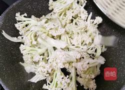 菜花炒肉的做法图解5