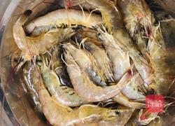 盐水煮虾的做法图解1