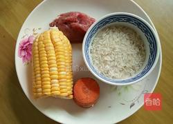 玉米胡萝卜肉片粥的做法图解1