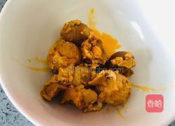 这是什么神仙美味，咸蛋黄鸡翅也太好吃了吧的做法图解2
