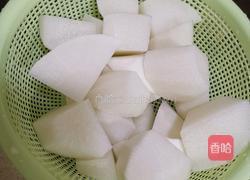 萝卜焖牛腩的做法图解1