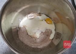 黑全麦面包的做法图解2