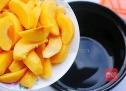 黄桃罐头的做法图解4