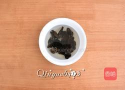 鸡蛋黄瓜炒木耳 的做法图解2