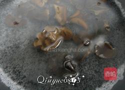 鸡蛋黄瓜炒木耳 的做法图解3