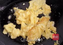 鸡蛋黄瓜炒木耳 的做法图解5