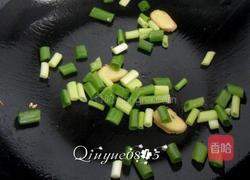 鸡蛋黄瓜炒木耳 的做法图解6