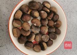 板栗烧鸡块的做法图解1