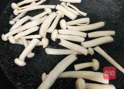 金黄鲜美的丝瓜鸡蛋菌菇汤,简单又低脂,全家都喜欢的做法图解2