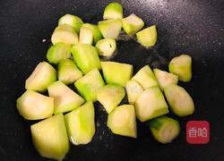 金黄鲜美的丝瓜鸡蛋菌菇汤,简单又低脂,全家都喜欢的做法图解6