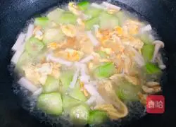 Golden and delicious loofah, egg and mushroom soup, simple and low-fat, a recipe that the whole family will love.Illustration 10