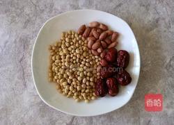 花生红枣豆浆的做法图解1