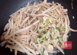 鸭肝菌汤面的做法图解5