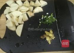 土豆炖五花肉的做法图解1