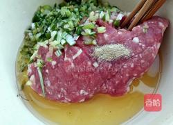 猪肉芹菜饺子的做法图解2