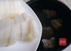 白萝卜玉米排骨汤的做法图解7
