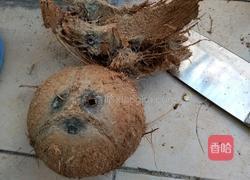 鲜榨椰子汁的做法图解1