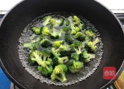 Illustration of how to cook broccoli and tomatoes 2