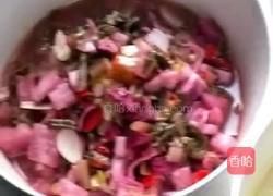 酸菜鸡肉米线的做法图解1
