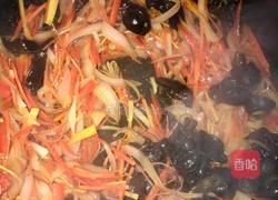 洋葱木耳炒鸡蛋的做法图解3