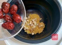 莲子百合小米粥的做法图解6